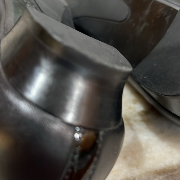 Talbots Leather Flats.  Black with patent leather accent.  Size 9 - Picture 9 of 11